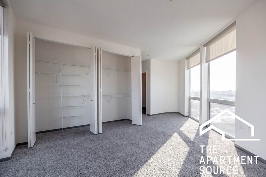 Building Photo - 2340 N California Ave