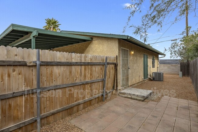 Building Photo - 2666 N Winstel Blvd