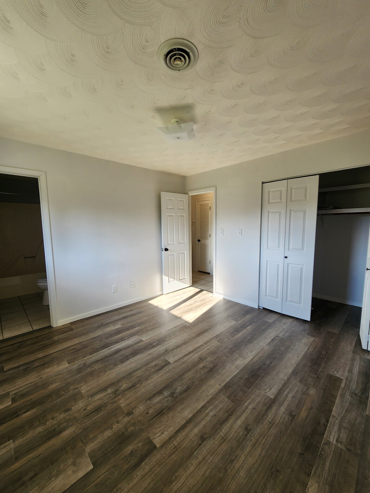 Primary Bedroom - 5477 Country Club Rd