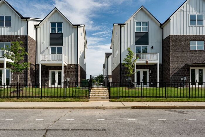 Building Photo - 5737 Sofias Cir