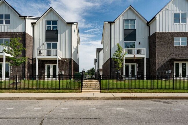 Building Photo - 5706 Sofias Cir