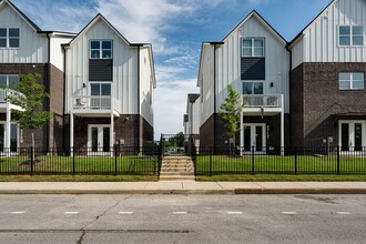 Building Photo - 5761 Sofias Cir