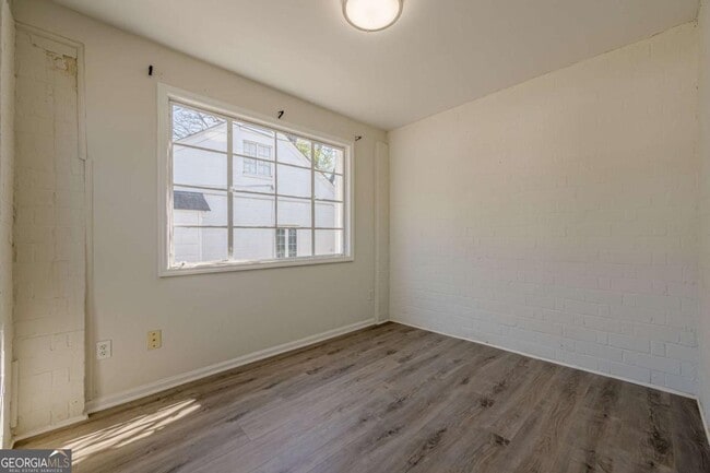 Building Photo - 1977 N Decatur Rd