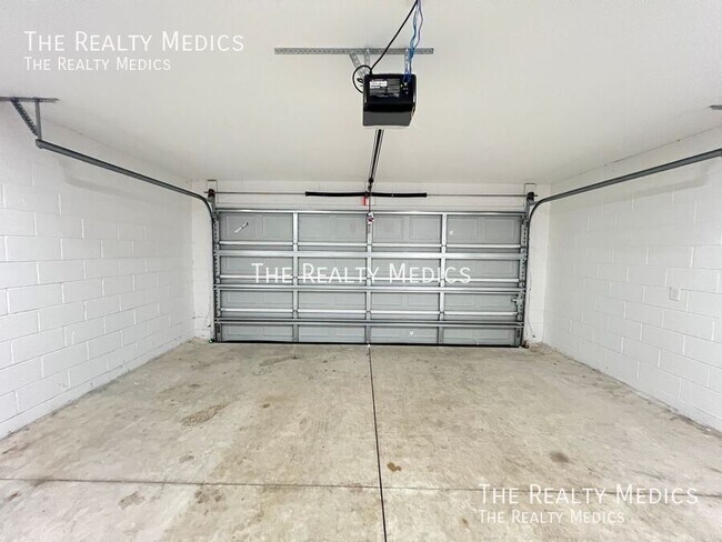 Building Photo - 405 Malauka Loop