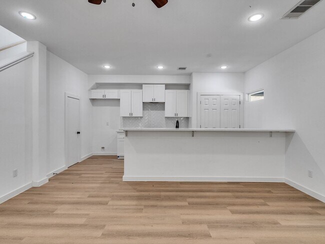 Building Photo - 8405 Mahalia Dr