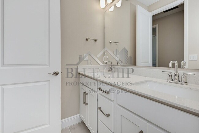 Building Photo - 1213 Pampus Dr