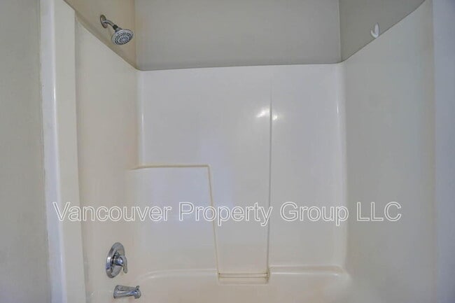 Building Photo - 4000 NE 109th Ave