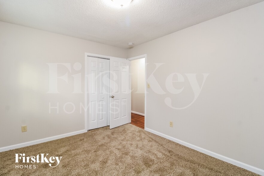 Building Photo - 3005 Manchester Dr