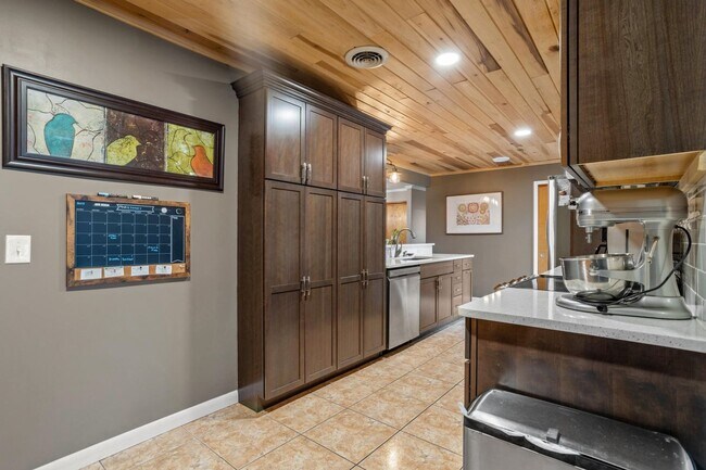 Building Photo - 3 Bedroom / 2.5 Bath Home ? Johnson City, TN