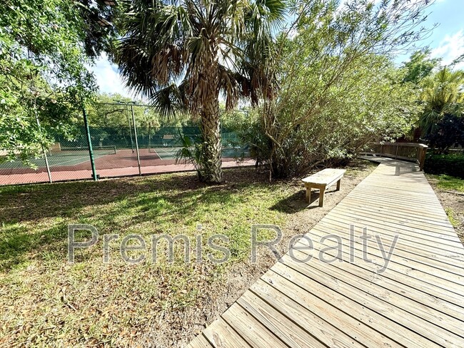 Building Photo - 2607 6th Ct