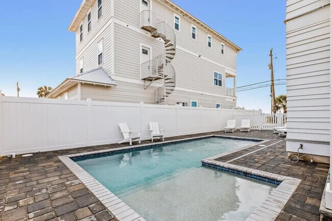 Building Photo - 14324 Front Beach Rd