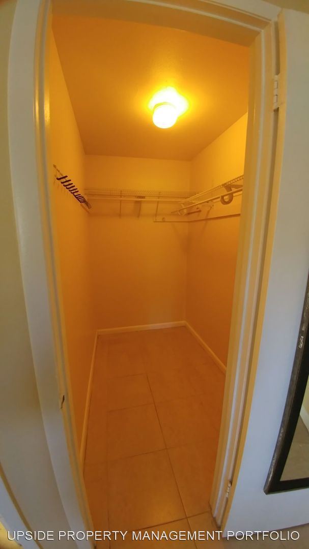 Building Photo - 1 br, 1 bath House - 4090 N Pine Island Ro...