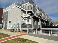 Building Photo - Modern 2 bedroom Townhome with huge Rooftop deck!!!