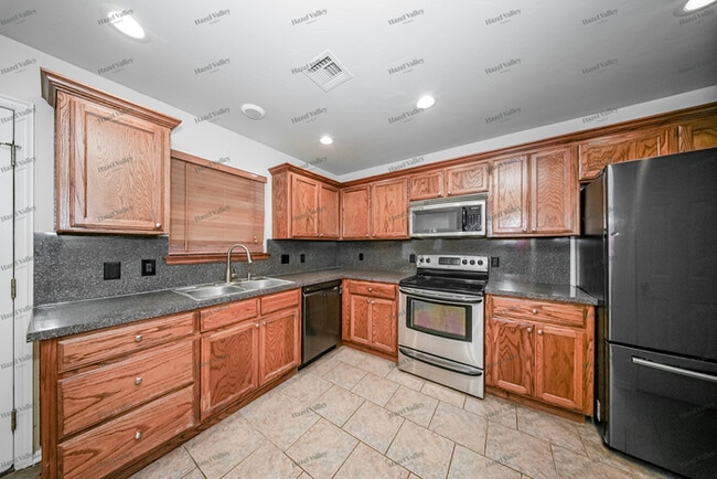 Building Photo - 484 Timber Ridge Rd