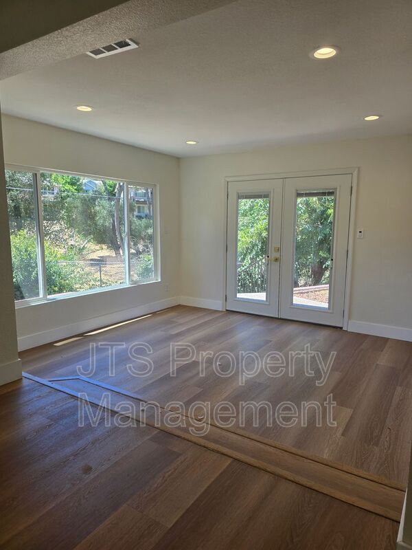 Building Photo - 9421 Fair Oaks Blvd