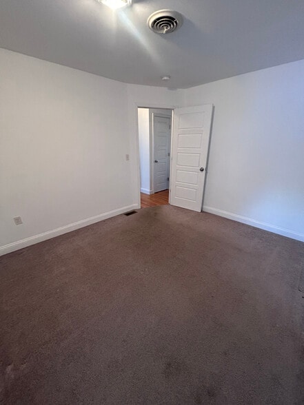 Building Photo - 3 Rondack Rd