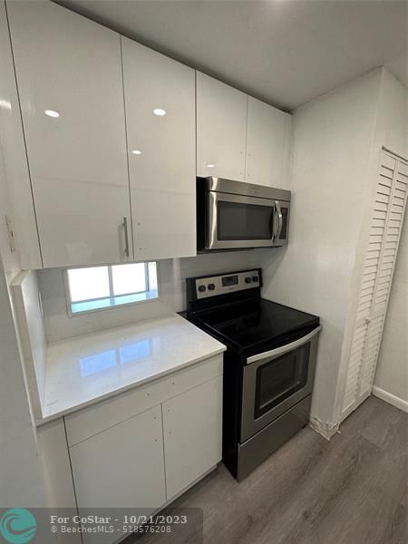 Building Photo - 401 SW 86th Ave