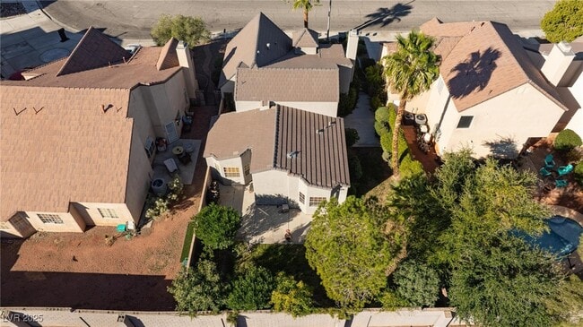 Building Photo - 2208 Ladue Dr