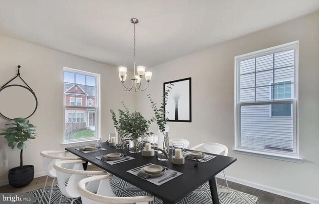 Building Photo - 1113 Saxton Dr