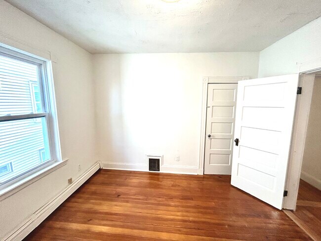 Building Photo - 11 Harold St