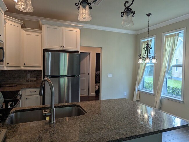 Building Photo - Townsend - 3 Bed 3 Bath Townhome
