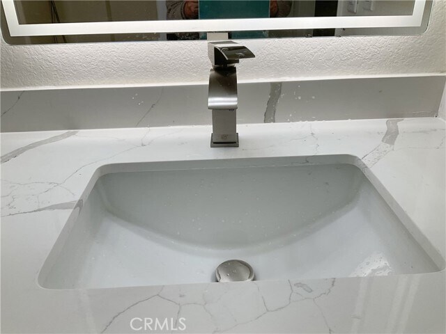 Building Photo - 5380 Dunlop Dr