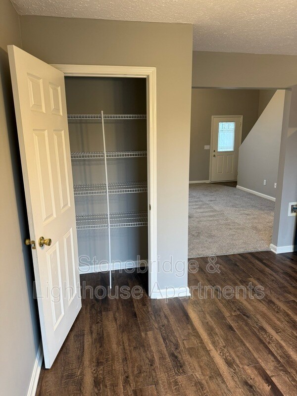 Building Photo - 2804 Coyote Ct