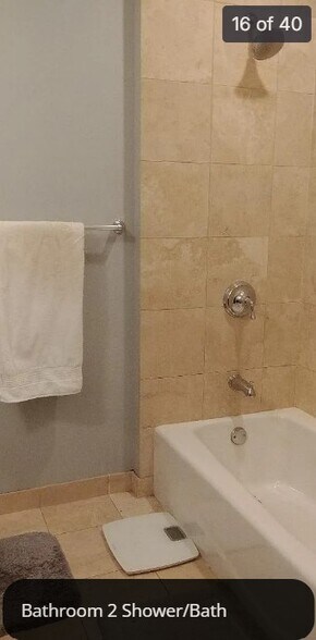 Building Photo - 3133 N Lakewood Ave