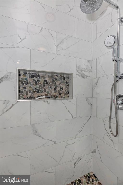 Building Photo - 910 McLendon Dr