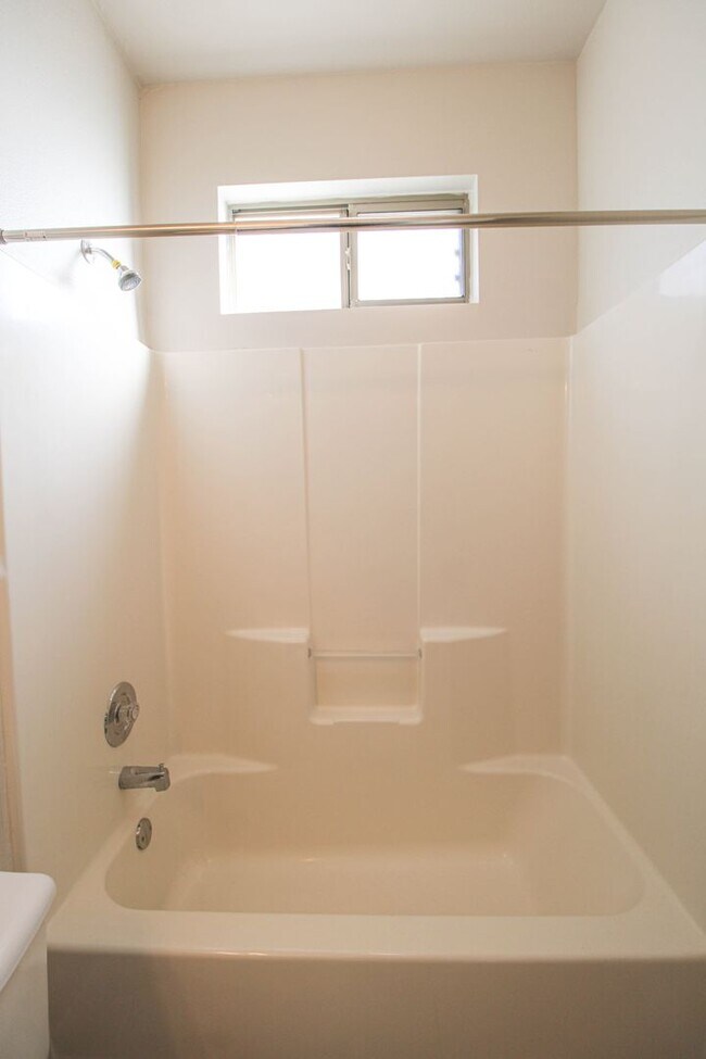 Building Photo - 530 Dukeway Dr