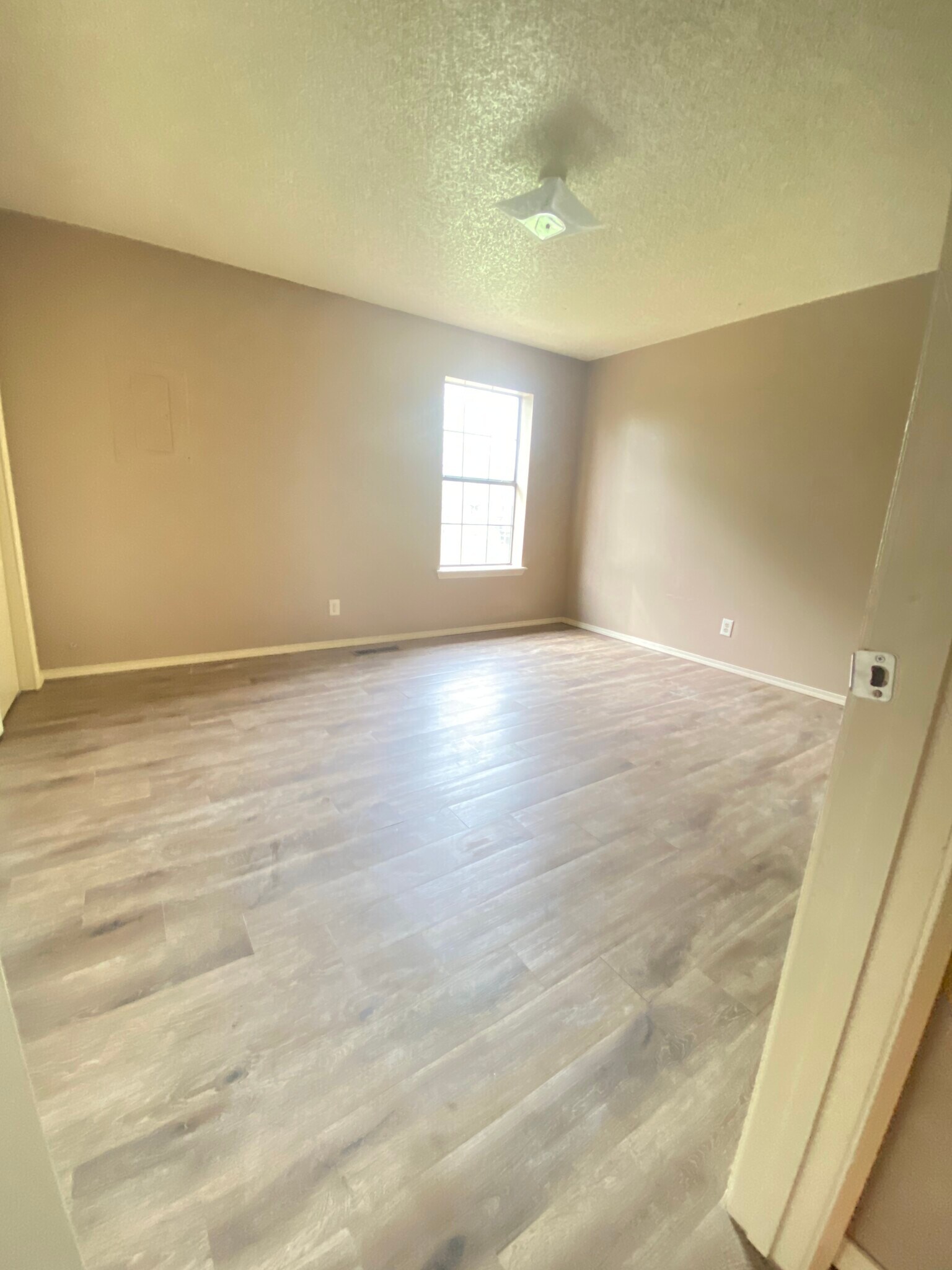 Building Photo - 1408 Christy Dr