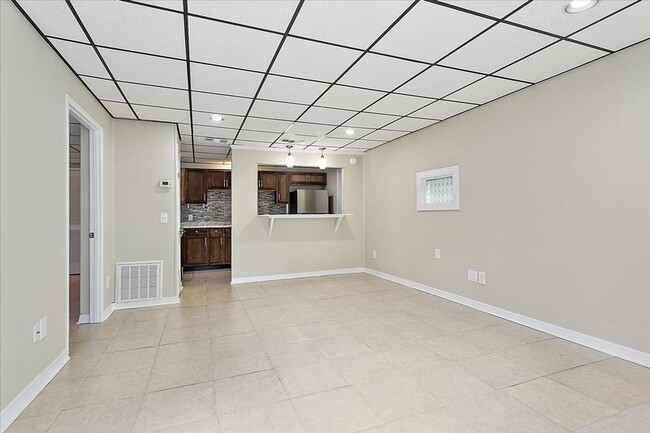 Primary Photo - 2150 Park St