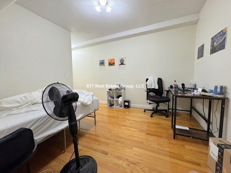 Building Photo - 22 Euston St