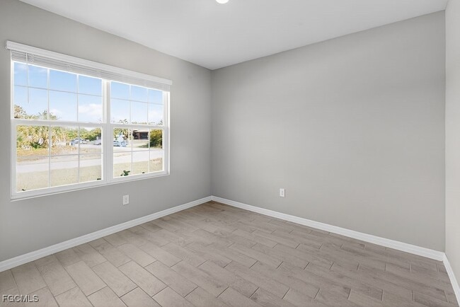 Building Photo - 553 Kingsbury Ln