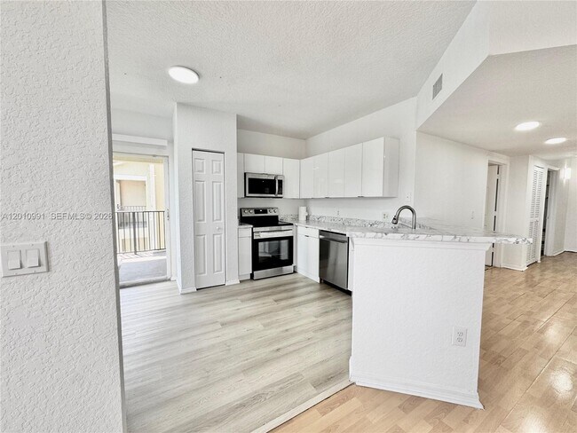 Building Photo - 2311 Belmont Ln
