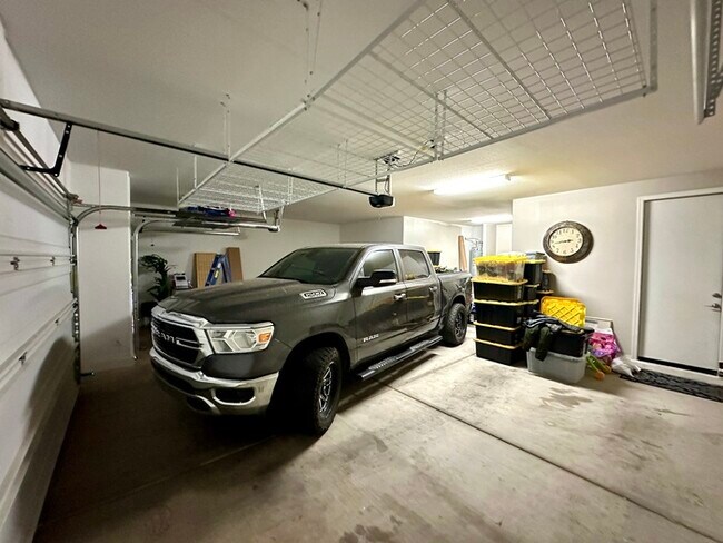 Building Photo - Fantastic Casa Vista home with 4 car garag...