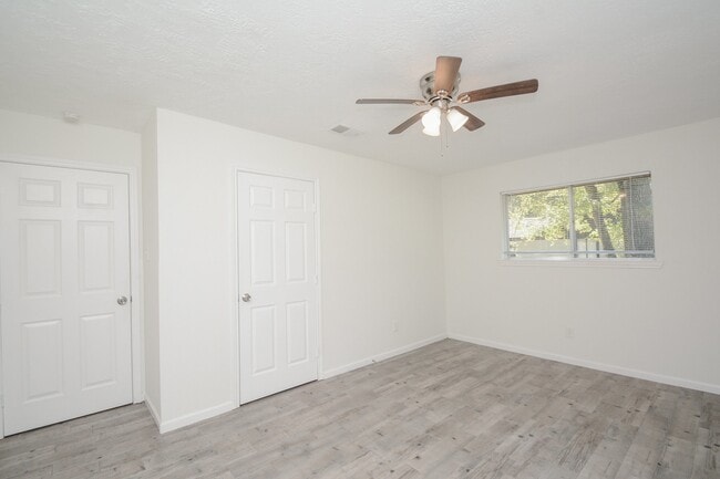 Building Photo - 1825 Live Oak Dr