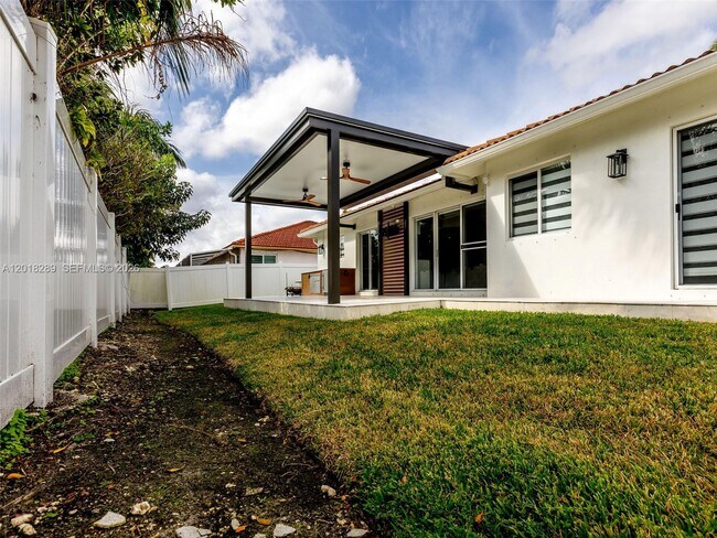 Building Photo - 16894 Crestview Ln