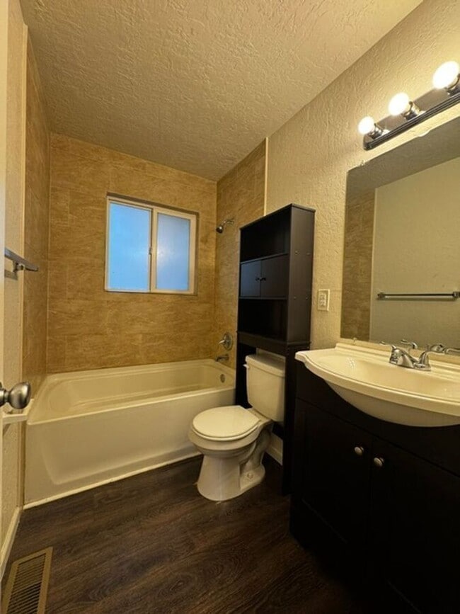 Building Photo - 3014 Starlight Cir