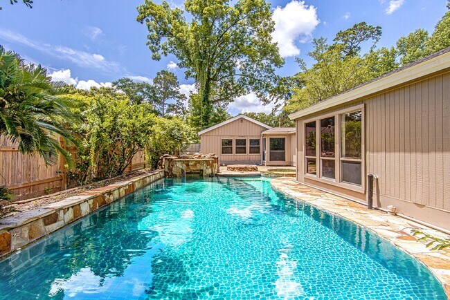 Building Photo - 3406 Forest Village Dr