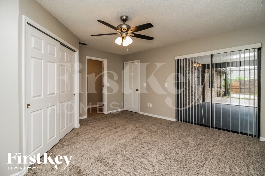 Building Photo - 836 Sylvia Dr