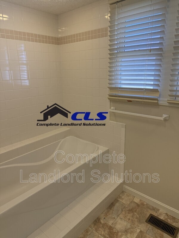 Building Photo - 1752 E Morgan Dr