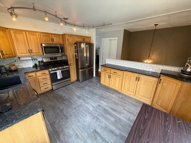 Building Photo - 588 W Winona St