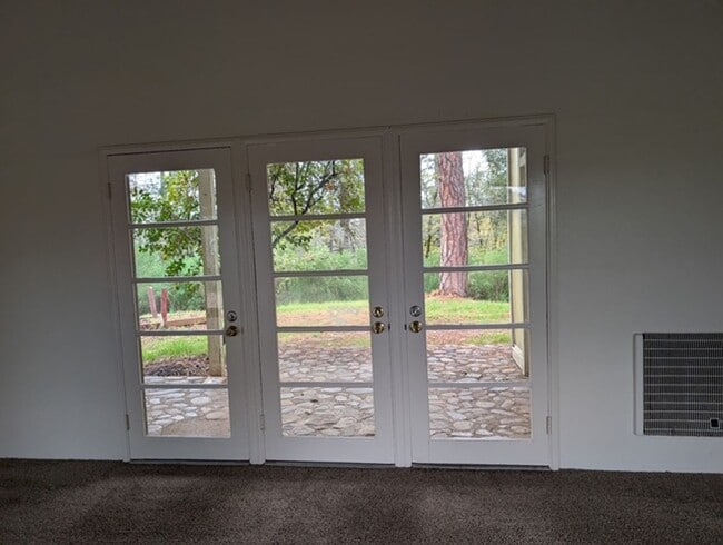 Building Photo - Single story country home with breathtaking views!