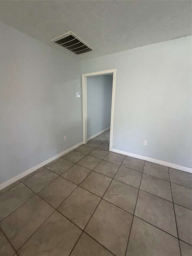 Building Photo - 5047 Nassau Rd