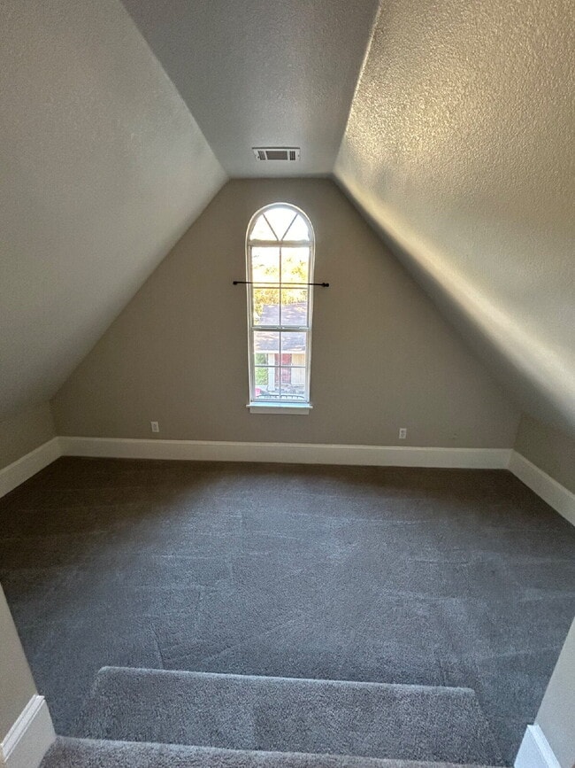 Building Photo - "Charming 4-Bedroom Retreat with Granite F...