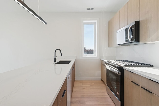 Building Photo - 4536 S Prairie Ave