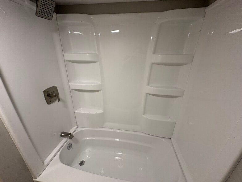Brand new tub and shower surround - 9603 Alley Branch Rd
