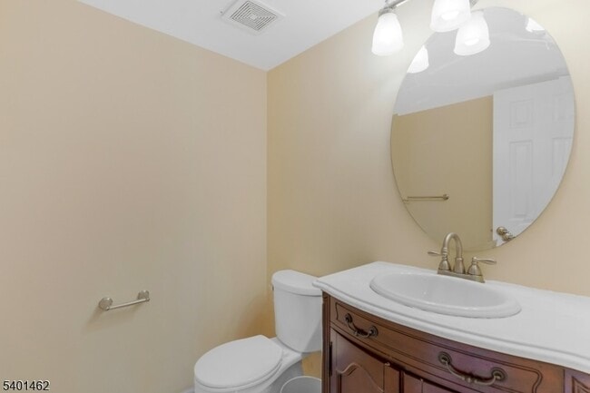 Building Photo - 117 Bluebird Dr