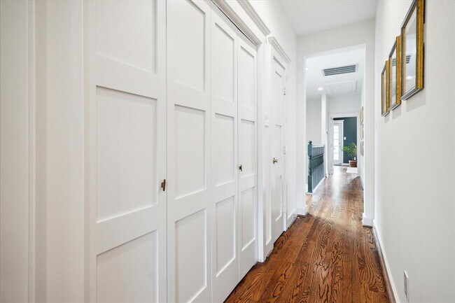 Building Photo - 417 Cortlandt St